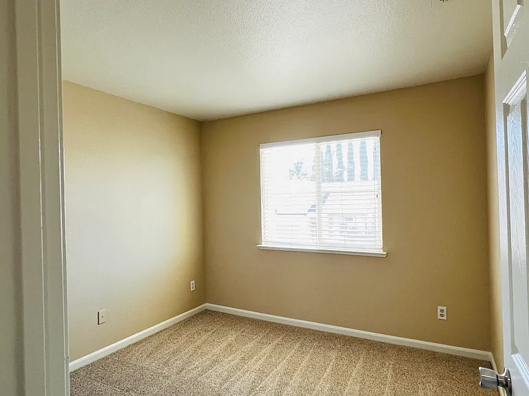 1476 Gentry Ln — Photo 10