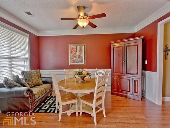 5th image of 210 Silverbell Ln