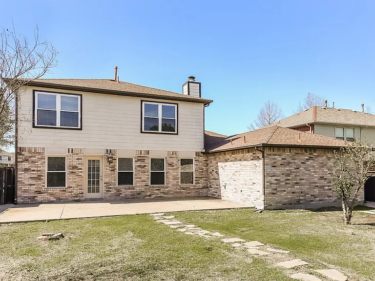1110 Hampton Dr — Photo 20