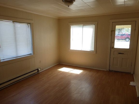 4th image of 1818 W Gardner Ave