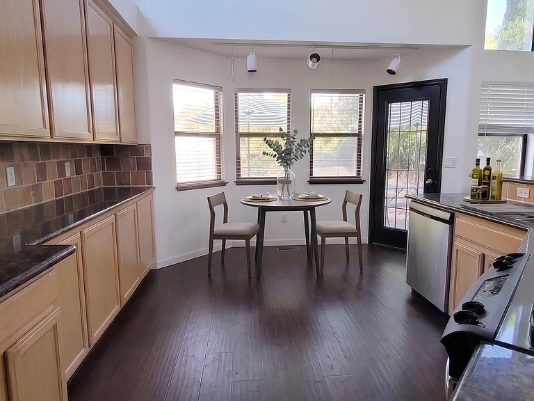948 La Palma Pl — Photo 6