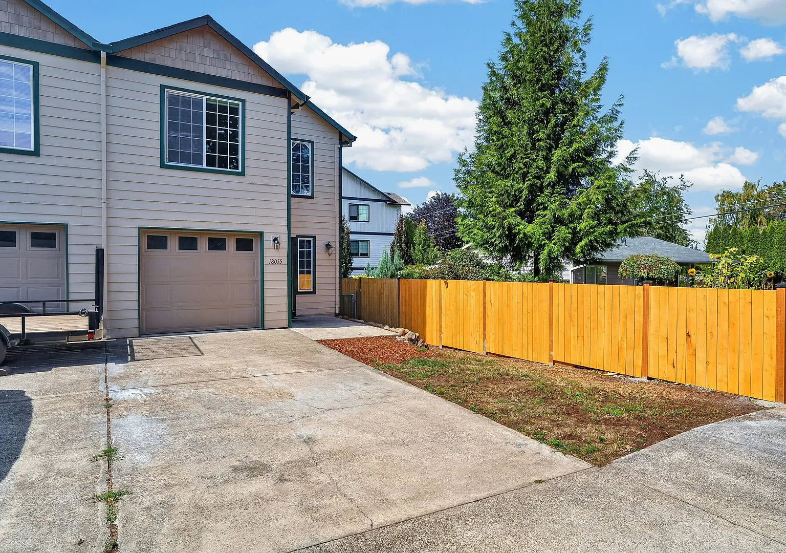 Updated 3-Bedroom Sandy Townhome with Fenced Yard & Garage — Photo 2