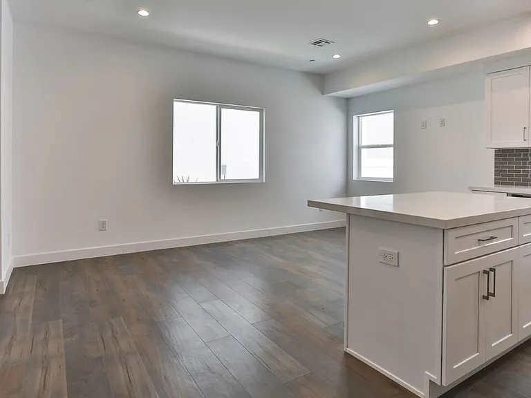 3946 S Budlong Ave #1/2 — Photo 24