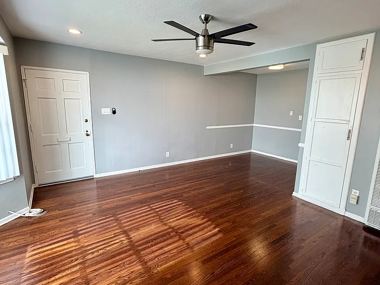 7015 S La Tijera Blvd — Photo 2