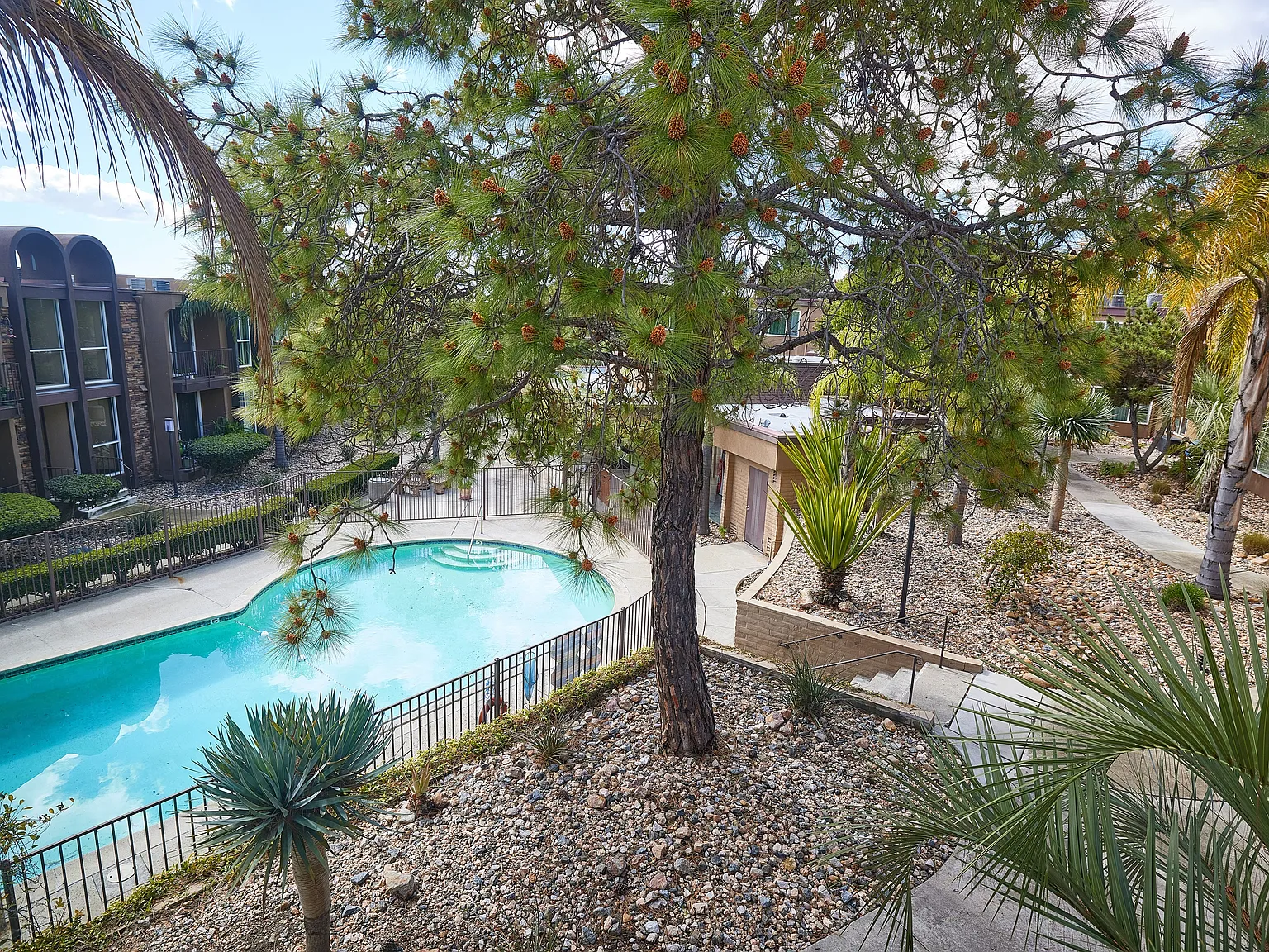 Mellmanor Apartments — Photo 2