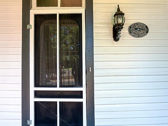 2nd image of 609 Fowler St