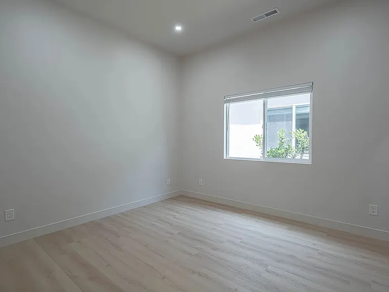 987 Harcourt Ave — Photo 20