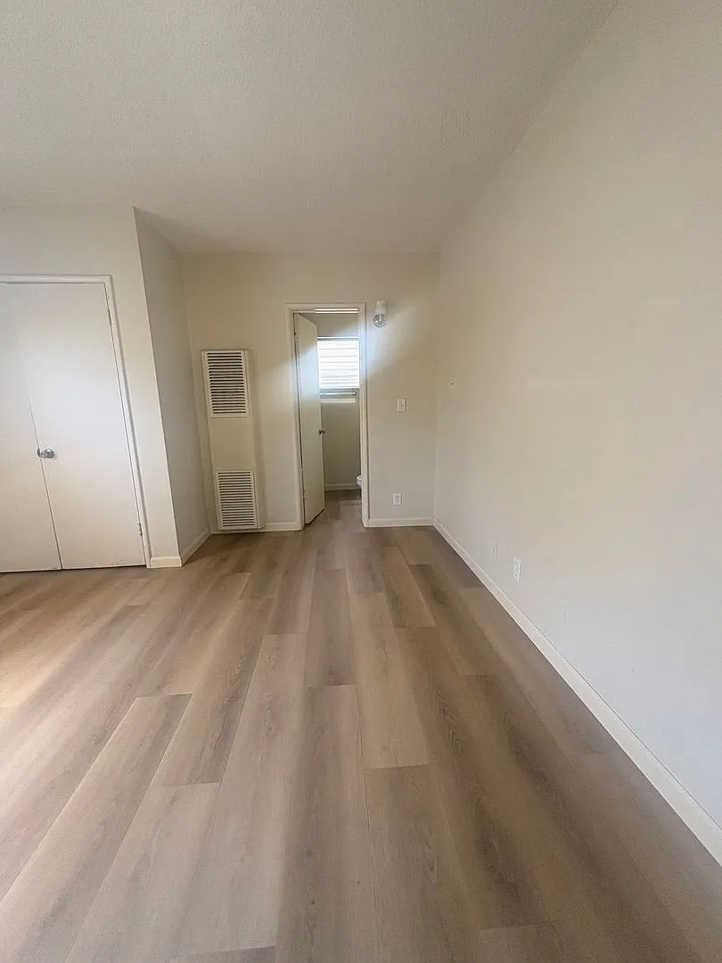 12475 Culver Boulevard — Photo 3