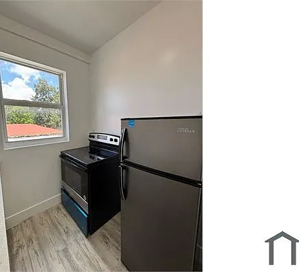 1051 NW 2nd St #8 — Photo 8