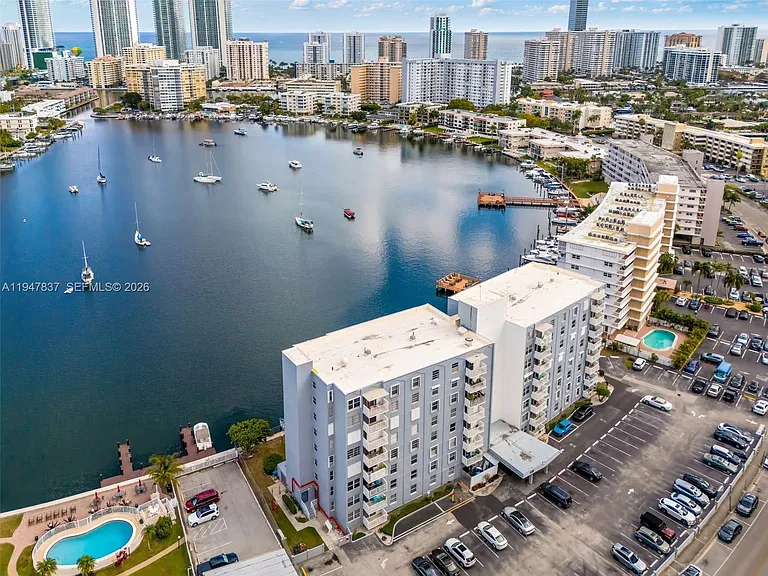 430 Golden Isles Dr #707 — Photo 16