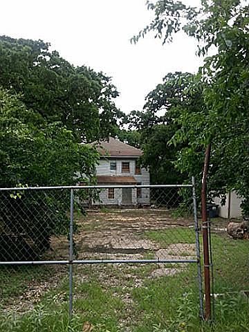 2nd image of 816 N Lancaster Ave
