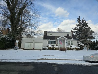 201 Elm Street, Roslyn Heights, NY, 11577