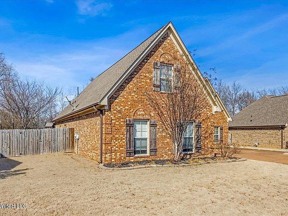 4th image of 2624 Champion Hills Dr
