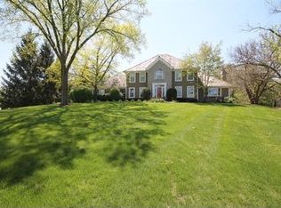 22510 N Linden Dr, Lake Barrington, IL 60010