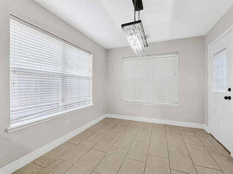 5914 Shadow Creek Ct — Photo 7