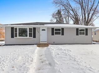 505 Bluebird Ln, Green Bay, WI 54303