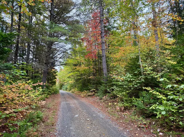 5 Greenleaf Road, Abbot, ME 04406