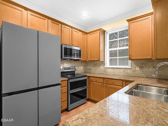 3rd image of 3406 Golfview Blvd #D