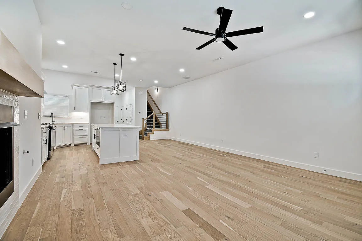 510 W Persimmon St - 1 — Photo 4