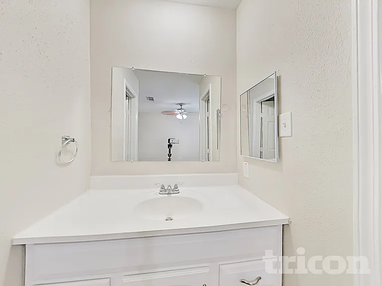 12211 Haroldson Forest Dr — Photo 24