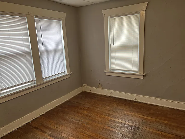 2831 Center St — Photo 3
