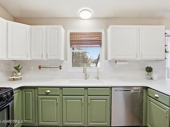 4th image of 2418 Colonial Hills Rd