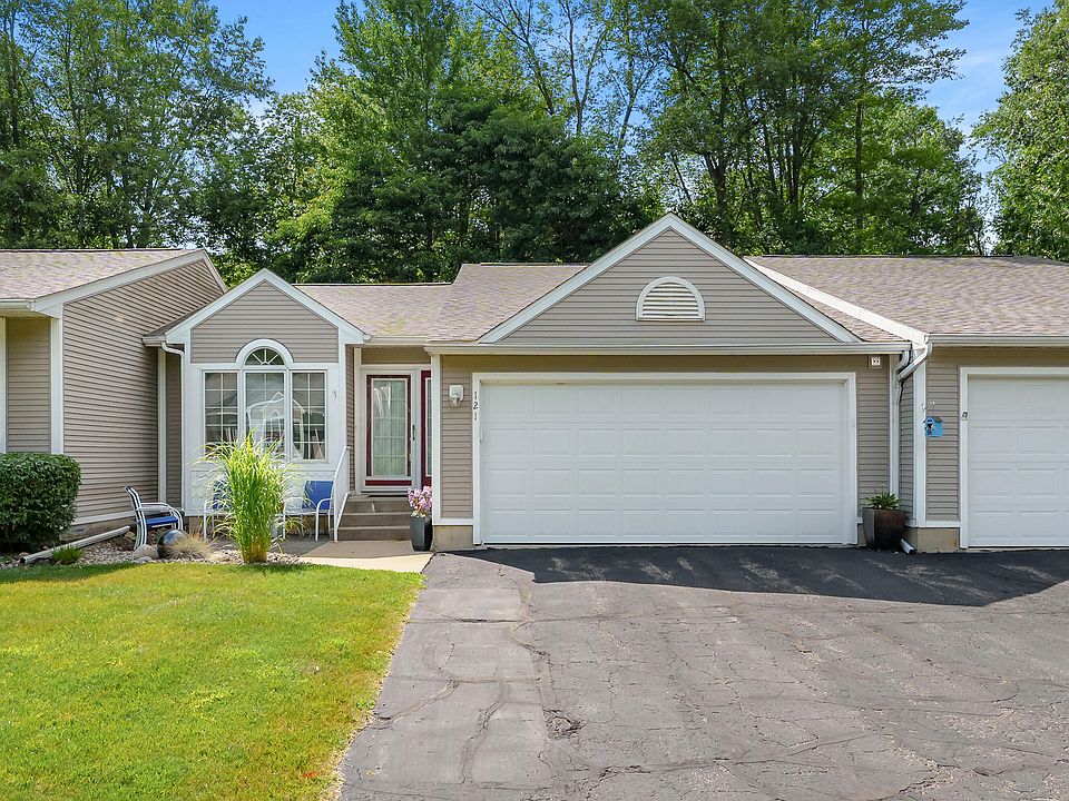 1st image of 121 Pinegrove Dr