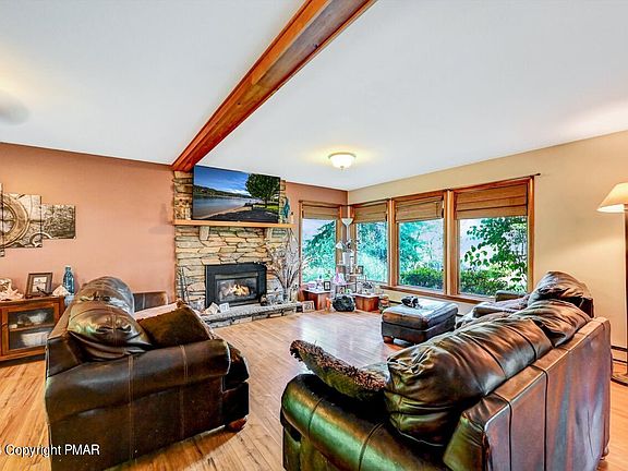 4th image of 1550 Lakeview Penn Lake Dr
