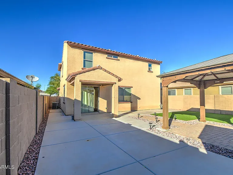 10041 W Gross Ave — Photo 3