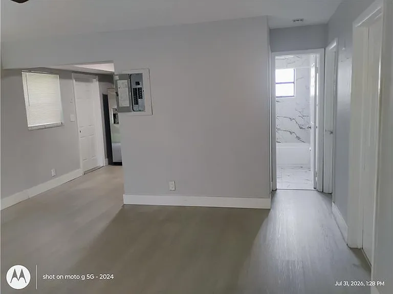 26 SW 6th St #2 — Photo 9