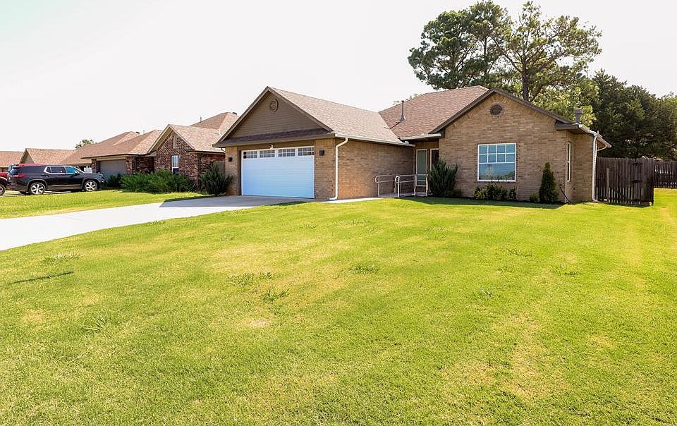 1st image of 2213 Bent Tree Rd