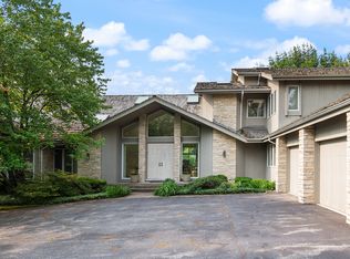 2905 Woodmere Dr, Northbrook, IL