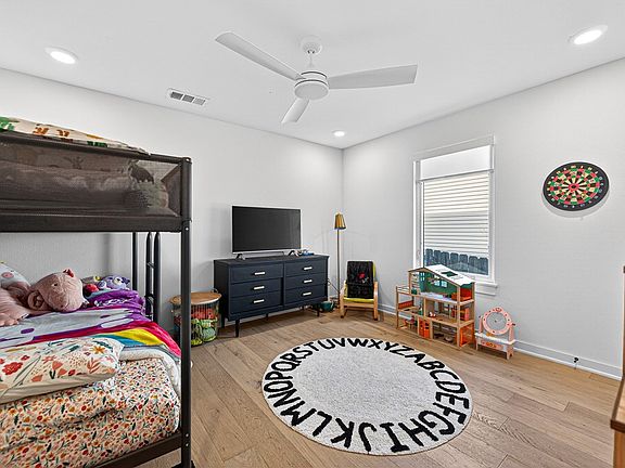 3rd image of 45 S Happy Hollow Rd