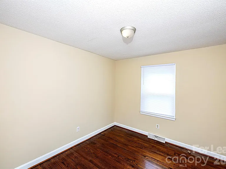 2711 Springbrook Cir — Photo 8