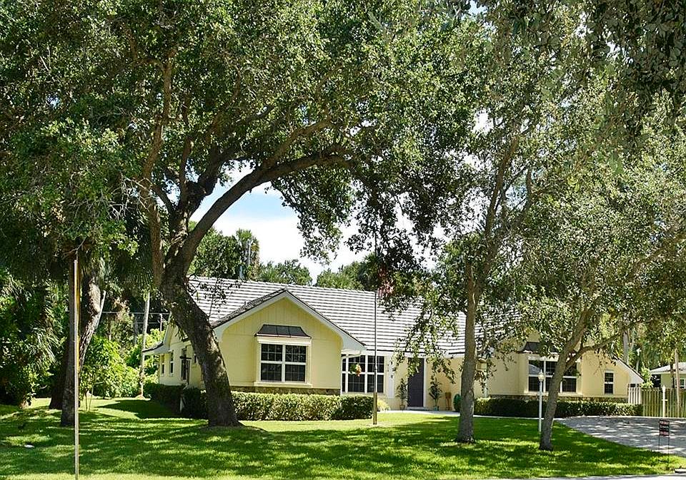 1st image of 826 Iris Ln
