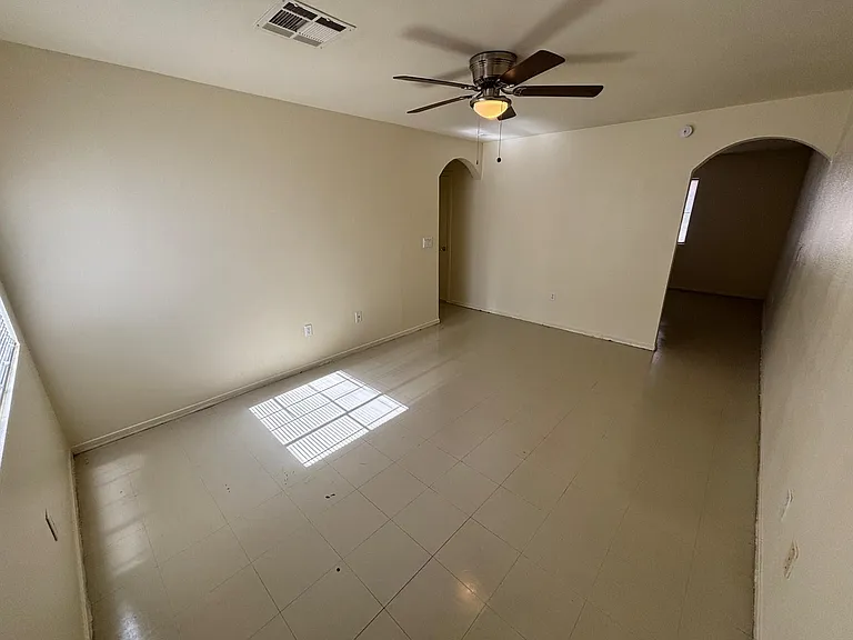 125 E Cactus St #C — Photo 3