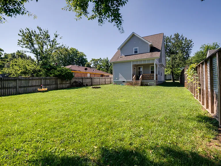 508 Morton Ave — Photo 42