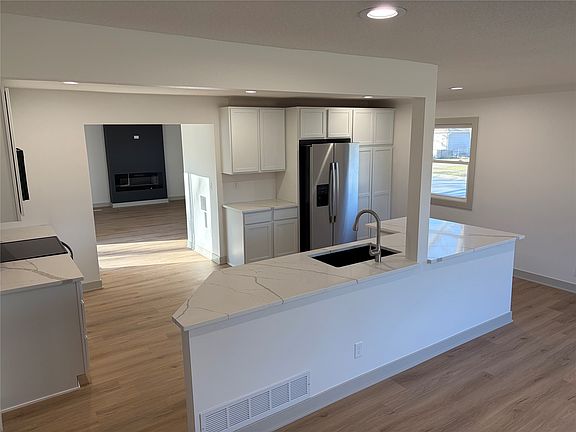 5th image of 3824 Marianna Trl