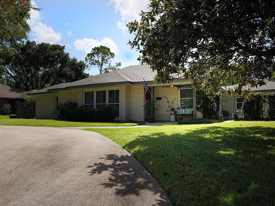 1st image of 706 Lakeview Dr