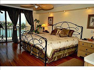 5th image of 736 Island Way APT 704