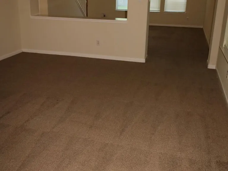 15611 Leeds Ln — Photo 2