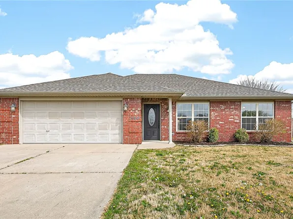 500 Eagle Dr, Gravette, AR 72736