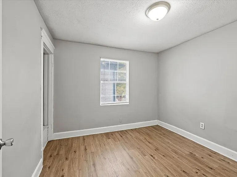 1119 N Dearborn St — Photo 9
