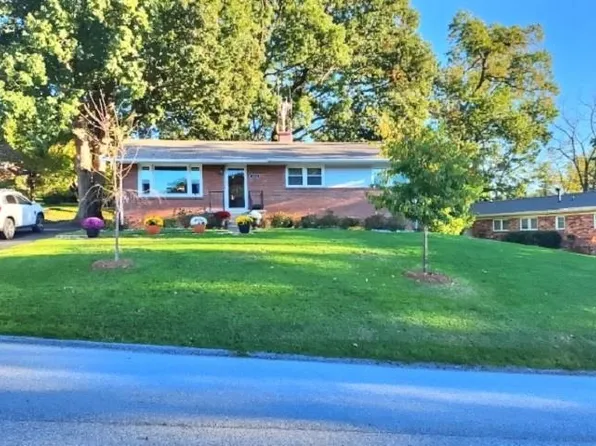 1114 Preston Dr, Staunton, VA 24401