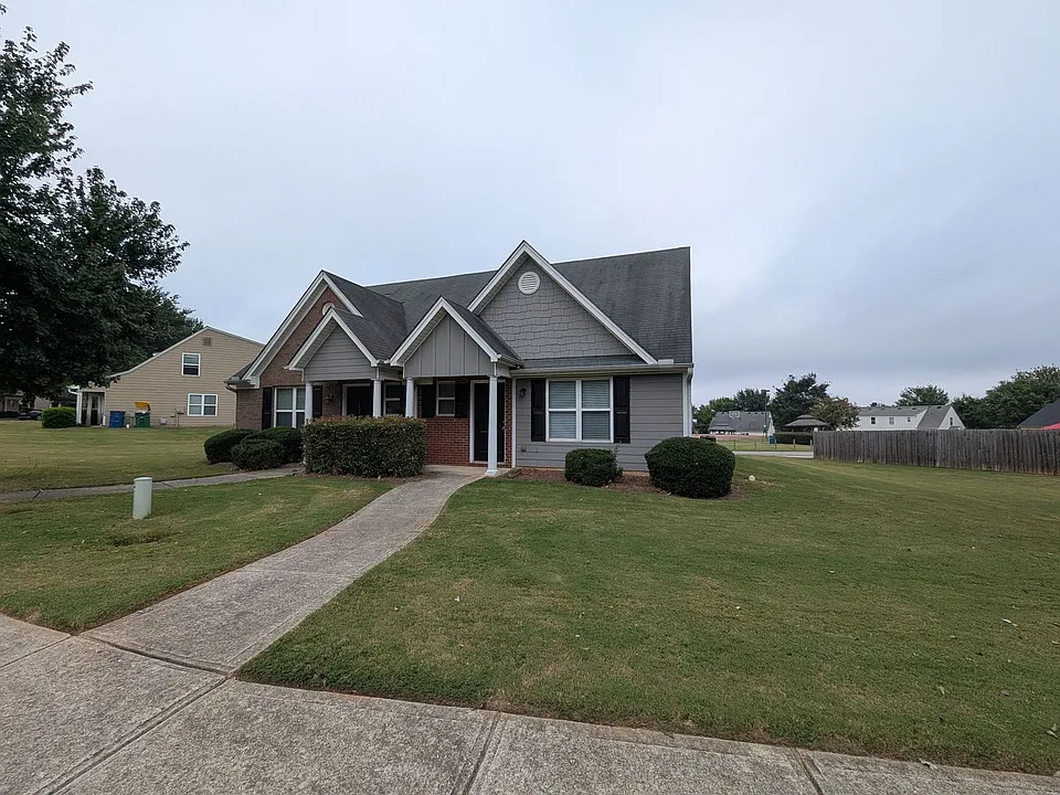 385 Bridgewater Cir
