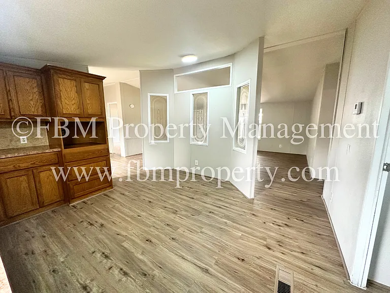 402 E College Ave — Photo 6