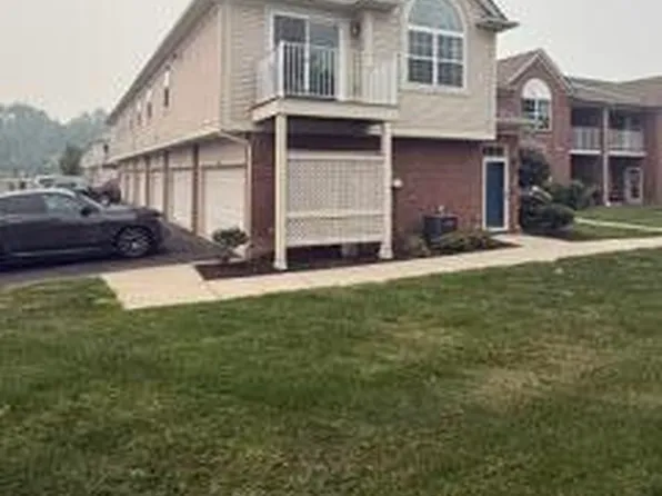 28248 S Pointe Ln, Chesterfield, MI 48051