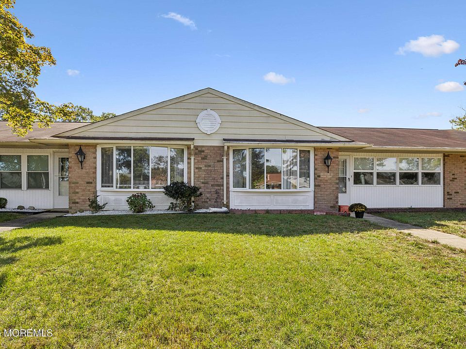 1st image of 74B Buckingham Drive