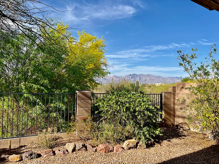 3048 W Desert Glory Dr — Photo 3