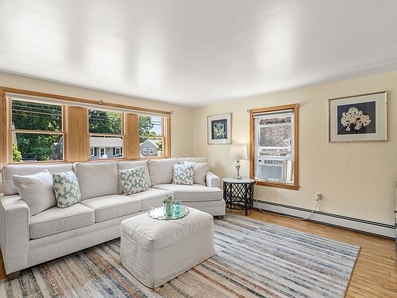 4th image of 1080 Ocean St